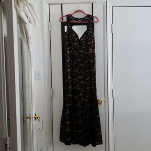 B. Smart Black Lace Gown sz14P